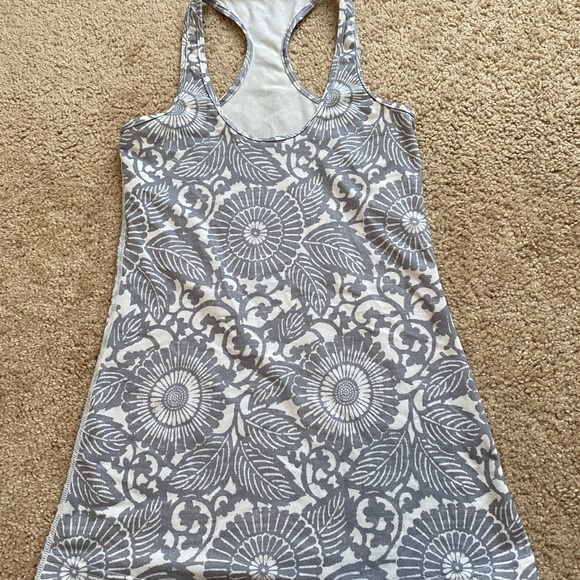 Lululemon racer back tank size 4 - Picture 1 of 3
